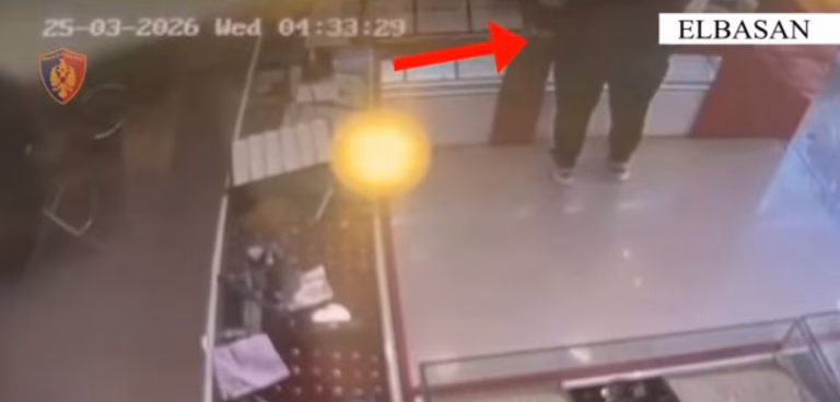 Vodhi 3 varëse në një argjendari dhe kanosi pronarin, arrestohet 38-vjeçari