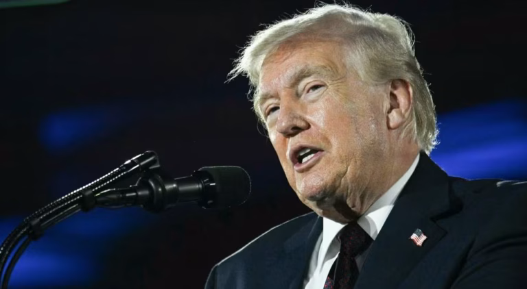 Trump e paralajmëron Iranin të bëhet “serioz”, por e zgjat afatin për Ngushticën e Hormuzit