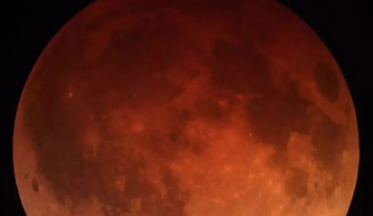 Eklips hënor, “Maratona Messier” dhe kometa në horizont: çfarë rezervon qielli i marsit