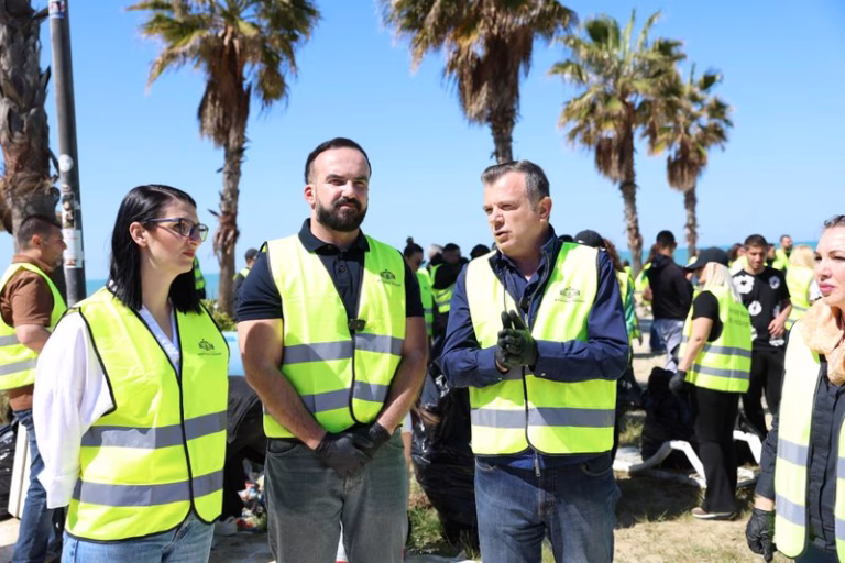 Aksioni i pastrimit të plazhit në Golem, Balla: Subjektet që nuk zbatojnë detyrimet rrezikojnë ndërprerje kontrate dhe...
