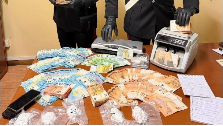 Apartamenti i kthyer në bazë dro*e, arrestohen dy shqiptarë në Itali