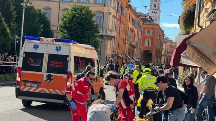 Tmerr në Modena/ Makina përplas turmën e këmbësorëve, 7 të plagosur, arrestohet 31-vjeçari