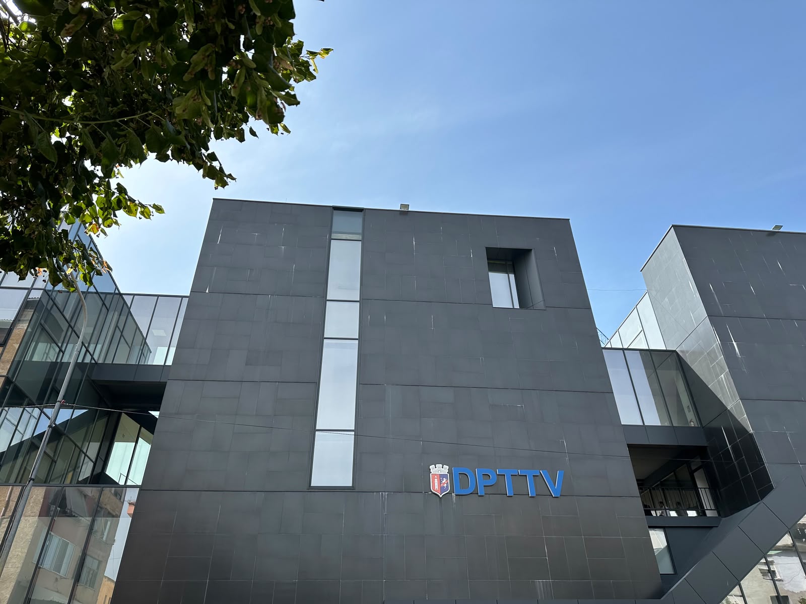 Bashkia e Tiranës nis faljen e detyrimeve vendore, thirrje bizneseve debitore të përfitojnë nga lehtësitë