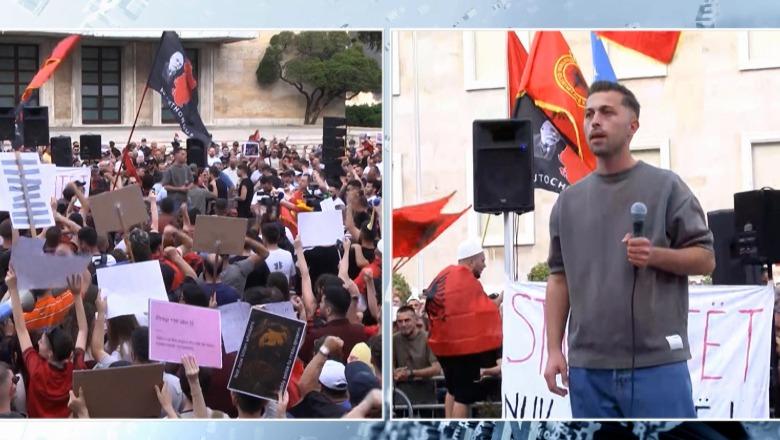 I riu vjen nga Kosova për të protestuar kundër resortit në Zvërnec: Mos u dorëzoni, Kosova është me ‘Nënën Shqipëri’ I riu vjen nga Kosova për të protestuar kundër resortit në Zvërnec: Mos u dorëzoni, Kosova është me ‘Nënën Shqipëri’