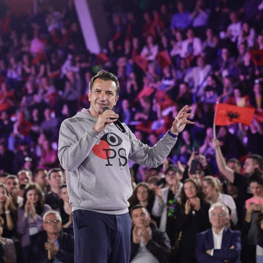 35-vjetori i PS-së, Veliaj uron socialistët: Gëzuar ditëlindjen familjes sonë politike