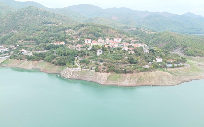 Vijojnë kërkimet në Liqenin e Ulzës për 37-vjeçarin e zhdukur, dyshohet se është mbytur