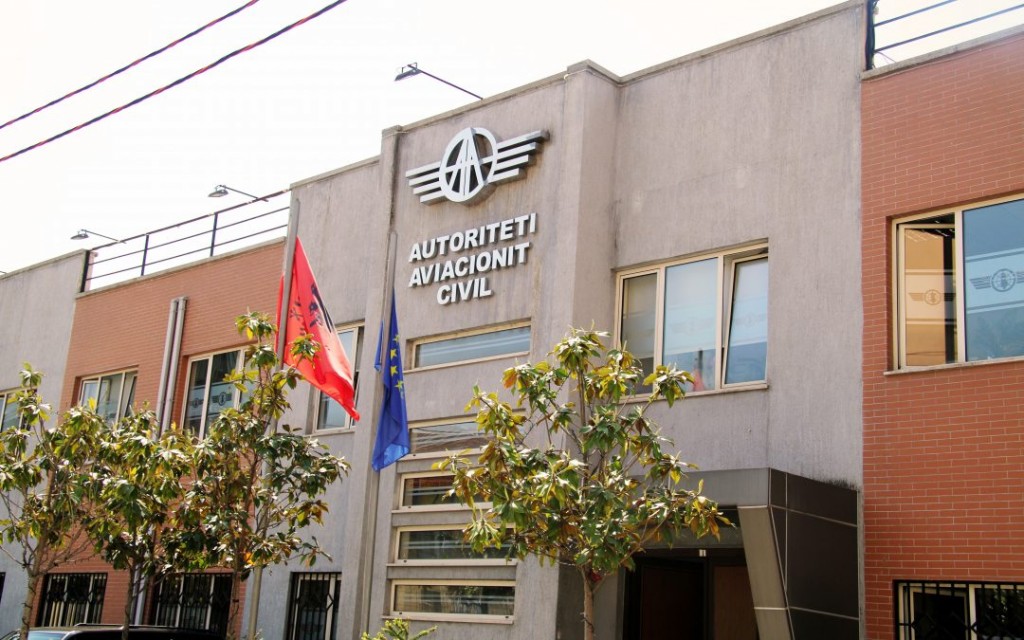 Festimet për Pavarësinë e SHBA-së, Aviacioni Civil ndalon nesër për 3 orë ngritjen e dronëve pranë Pallatit të Kongreseve Festimet për Pavarësinë e SHBA-së, Aviacioni Civil ndalon nesër për 3 orë ngritjen e dronëve pranë Pallatit të Kongreseve
