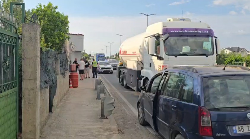Aksident i rëndë në Shkozet, automjeti del kundravajtje në aksin Durrës-Plepa, plagoset rëndë shoferi