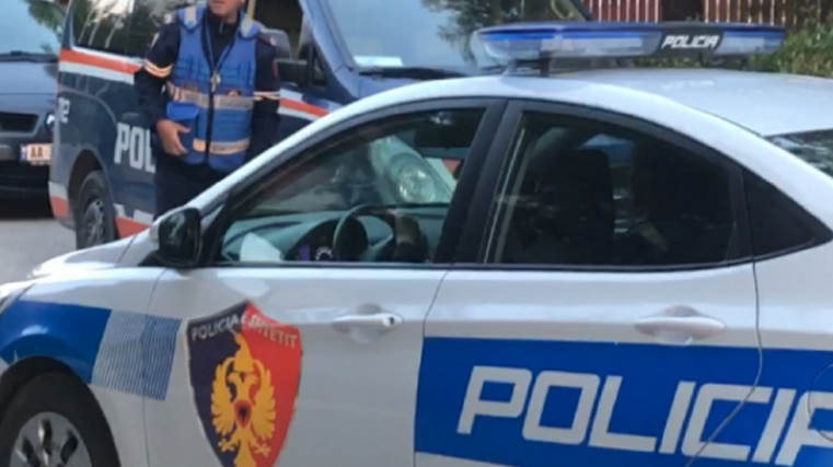 Plagosje me th*kë në Lushnjë/ Arrestohet 19-vjeçari! I sekuestrohen mijëra euro dhe dollarë të dyshuara false