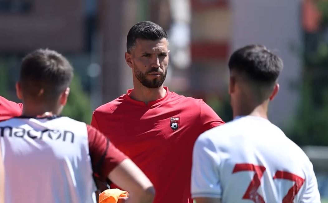 Ish-futbollistët e Kombëtares marrin licencën për trajner, spikasin Xhaka dhe Gjasula