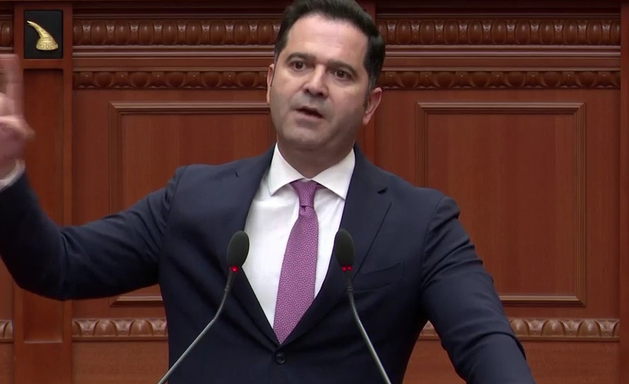 Ministri Malaj akuza të forta ndaj Agron Shehajt në Kuvend: Je hipokrit. Ke zgjedhur të mos paguash asnjë taksë në këtë vend