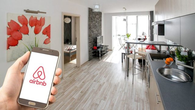 Francezët kryesojnë Airbnb-t shqiptare, 97% e netëve të qëndrimit vijnë nga të huajt