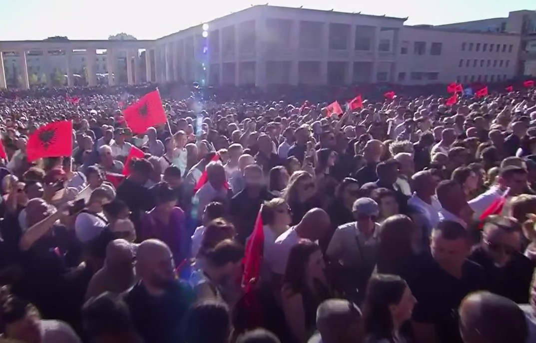 35-vjetori i PS-së, Rama nxjerr videon nga sheshi “Italia”: Faleminderit, vetëm përpara!