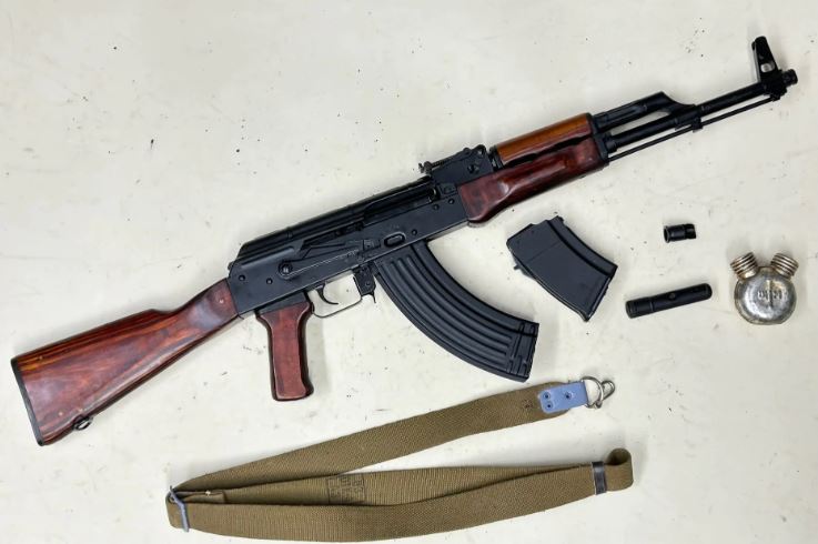 Mbante arsenal a*matimi dhe municionesh në banesë, arrestohet 43-vjeçari
