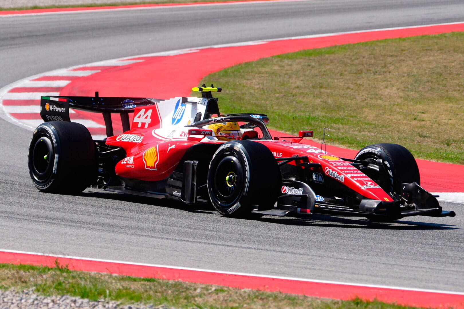Formula 1/ Hamilton shkëlqen në Barcelonë dhe korr fitoren e parë me Ferrari, tërhiqen Antonelli dhe Leclerc Formula 1/ Hamilton shkëlqen në Barcelonë dhe korr fitoren e parë me Ferrari, tërhiqen Antonelli dhe Leclerc