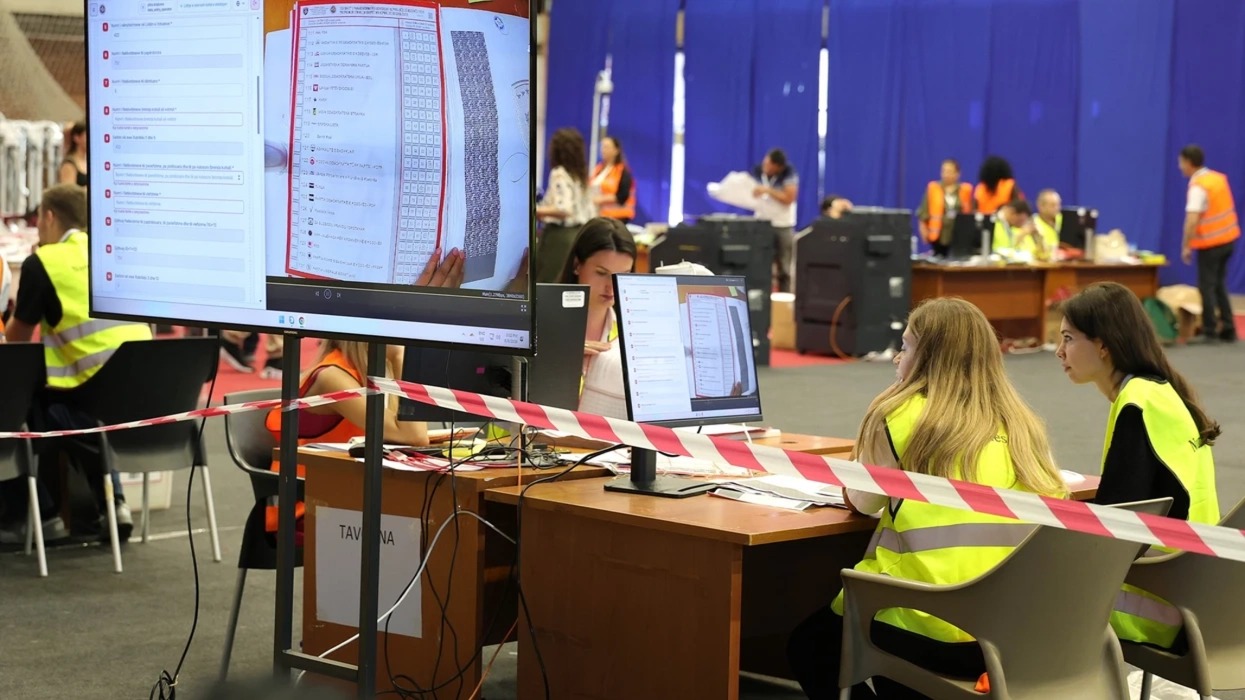 Zgjedhjet në Kosovë, numërohen mbi 92% e votave, LVV kryeson bindshëm
