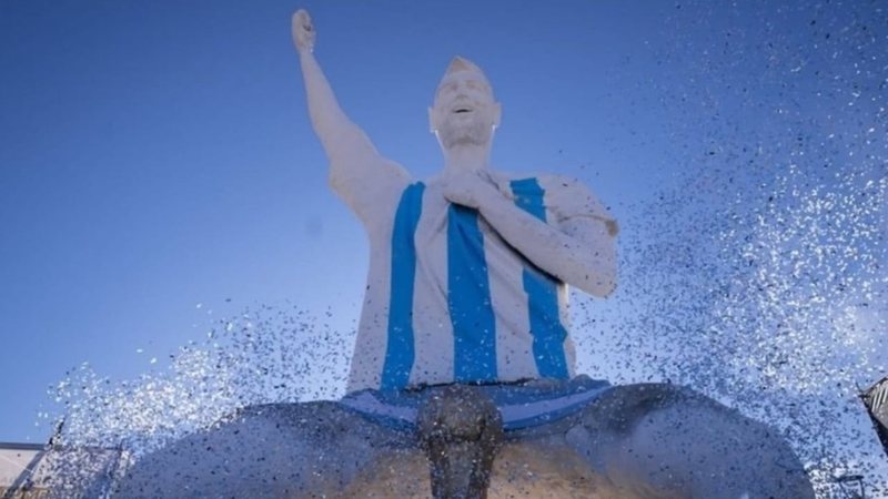 26 metra dhe 70 tonë, Argjentina inauguron statujën më të madhe në botë për Lionel Messin 26 metra dhe 70 tonë, Argjentina inauguron statujën më të madhe në botë për Lionel Messin