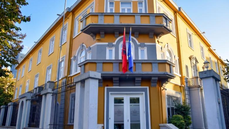 Programi ‘Pas shkolle’ në shtator në 500 shkolla në të gjithë vendin, Ministria e Arsimit: Nxënësit do të vijojnë ta marrin ushqimin nga shtëpia Programi ‘Pas shkolle’ në shtator në 500 shkolla në të gjithë vendin, Ministria e Arsimit: Nxënësit do të vijojnë ta marrin ushqimin nga shtëpia