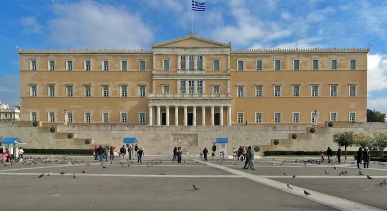 “Të kthehen emigrantët”/ Greqia ashpërson ligjin për emigracionin, debate të forta në Parlament