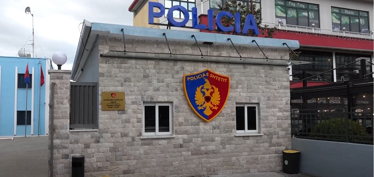 Grabitet me ar*ë një pikë karburanti, shpallen në kërkim autorët