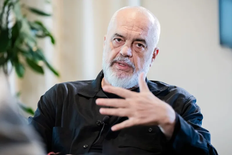 Rama për Financial Times: Nuk më takon mua të provoj se s’jam “Kumbari” i Shqipërisë. Protestat nxiten nga kundërshtarët e Trump