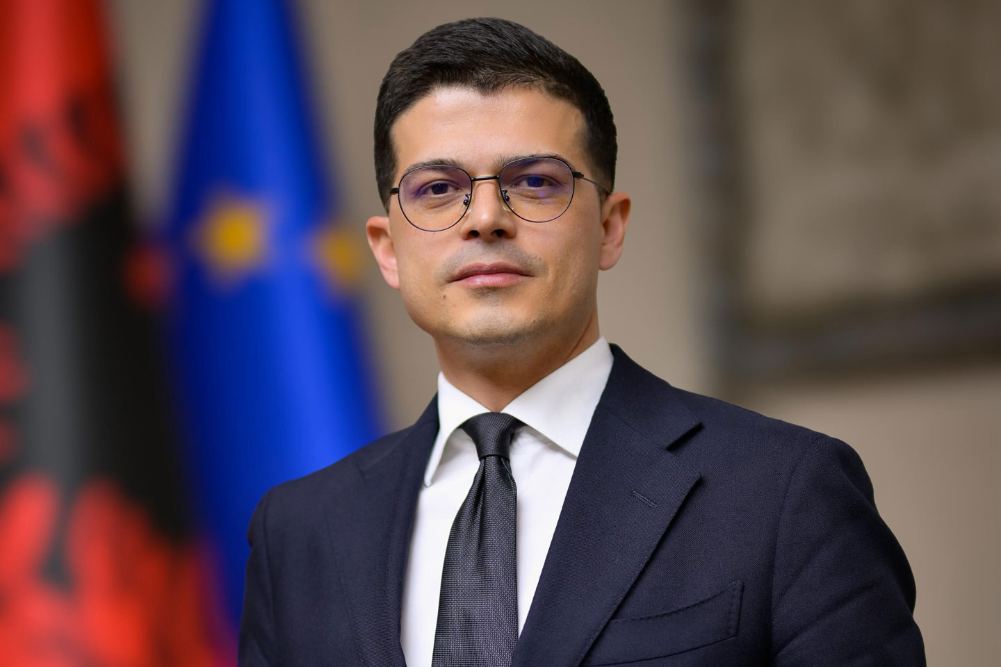 Vengu për protestat: Krahas brohoritjeve për një Shqipëri të re, jam për një Shqipëri të fortë! Vengu për protestat: Krahas brohoritjeve për një Shqipëri të re, jam për një Shqipëri të fortë!