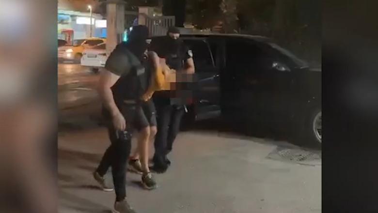 Në kërkim për vrasje e plagosje nga Maqedonia e Veriut, arrestohen 2 të rinjtë në Durrës Në kërkim për vrasje e plagosje nga Maqedonia e Veriut, arrestohen 2 të rinjtë në Durrës