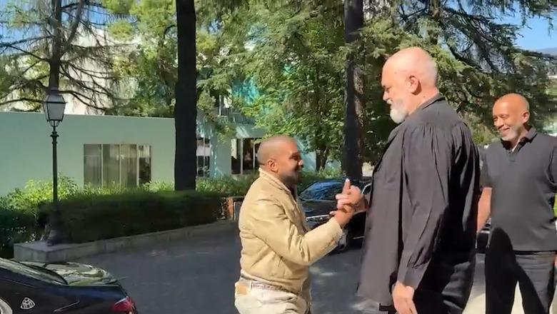 Kanye West në Kryeministri: Rama i hap dyert e zyrës para koncertit në Tiranë
