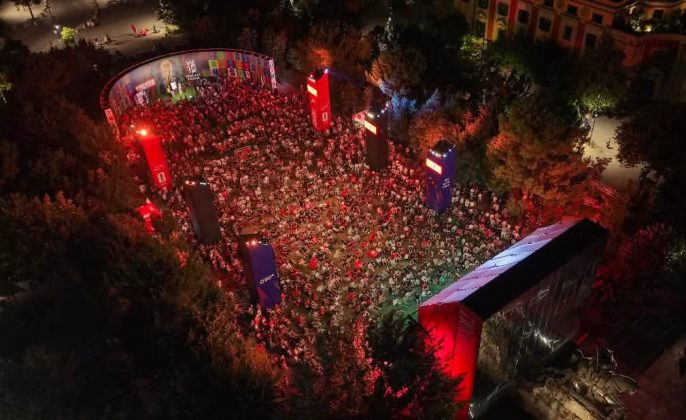 Rama publikon pamje nga Tirana: Kryeqyteti i Europës së Ballkanit