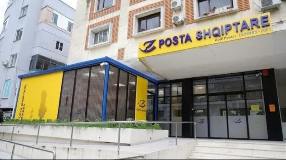 Skandali te Posta e Durrësit, dalin para gjykatës ish-drejtoresha dhe dy vartëset, akuzohen për përvetësimin e 69 milionë lekëve