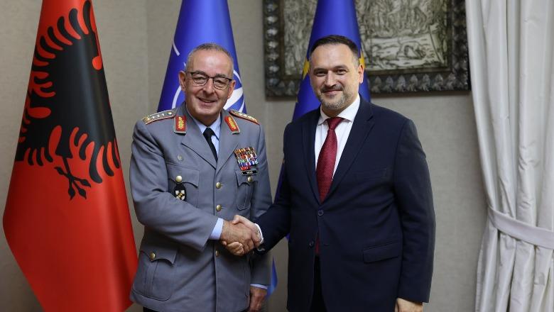 Ministri Nufi takim me gjeneralin Carsten Breuer: Me Gjermaninë forcojmë bashkëpunimin në fushën e mbrojtjes dhe sigurisë Ministri Nufi takim me gjeneralin Carsten Breuer: Me Gjermaninë forcojmë bashkëpunimin në fushën e mbrojtjes dhe sigurisë