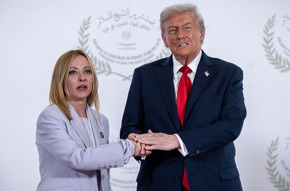 Trump sulmon sërish kryeministren italiane: Ajo ka nevojë për masa kufizuese Trump sulmon sërish kryeministren italiane: Ajo ka nevojë për masa kufizuese
