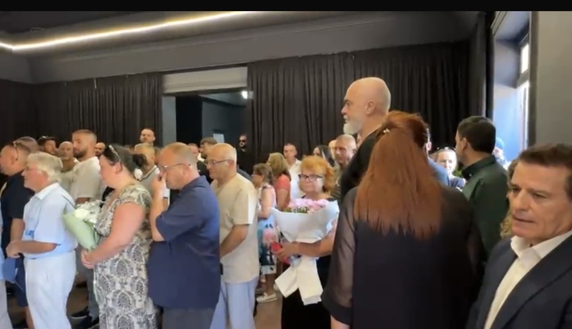 Rama në homazhet për gazetarin Enrik Mehmeti/ Vlora i jep lamtumirën zërit të kronikës së jugut