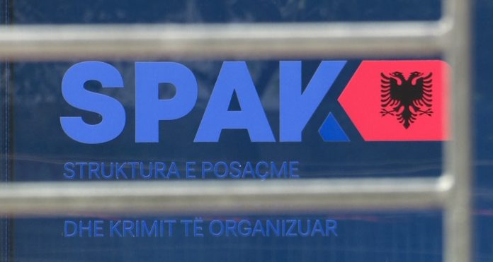Pastruan 30 milionë euro përmes blerjes së pronave në Dhërmi, SPAK çon 4 të pandehur për gjykim Pastruan 30 milionë euro përmes blerjes së pronave në Dhërmi, SPAK çon 4 të pandehur për gjykim