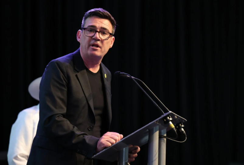 Andy Burnham një hap larg Downing Street, siguron mbështetjen dërrmuese të deputetëve laburistë