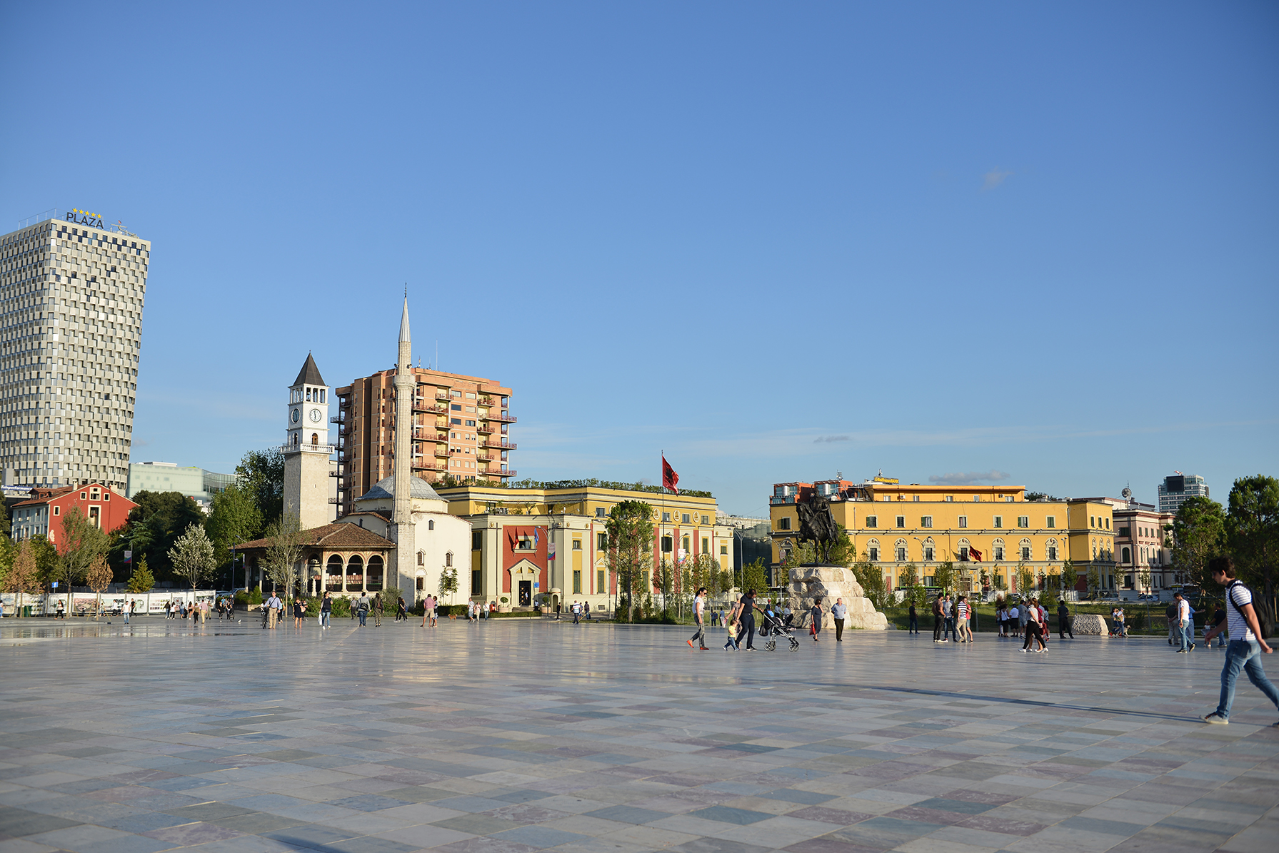 “Daily Mail”: Tirana në sytë e turistëve, një nga qytetet më ekonomike dhe më interesante të Evropës “Daily Mail”: Tirana në sytë e turistëve, një nga qytetet më ekonomike dhe më interesante të Evropës