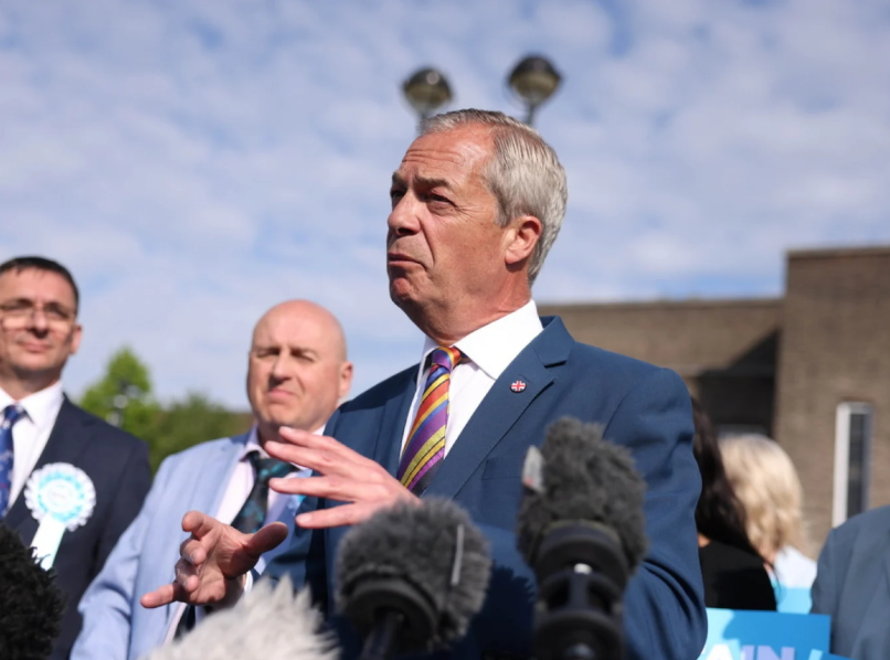 Nigel Farage jep dorëheqjen si deputet, rikandidon në zgjedhjet e pjesshme mes hetimeve parlamentare