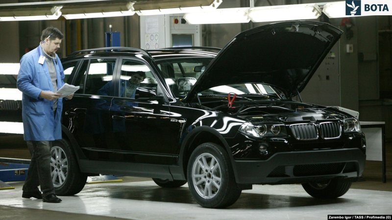 BMW të paautorizuara: Si po ndërtohen makina luksoze nga pjesë të mbetura në Rusi BMW të paautorizuara: Si po ndërtohen makina luksoze nga pjesë të mbetura në Rusi