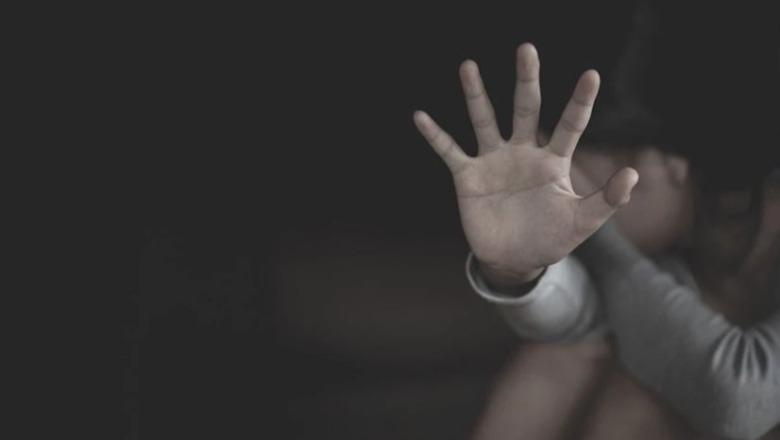 “Ikni ose do ju vras”/ “Shtëpia” e ferrit në Salento, italiani dhunonte brutalisht bashkëshorten shqiptare dhe dy fëmijët "Ikni ose do ju vras"/ "Shtëpia" e ferrit në Salento, italiani dhunonte brutalisht bashkëshorten shqiptare dhe dy fëmijët