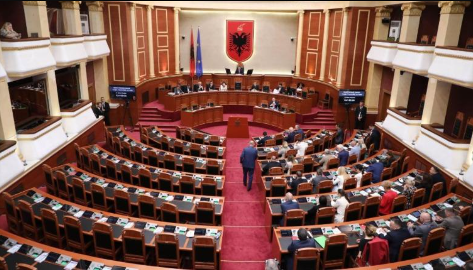 Nesër seanca plenare, Kuvendi shqyrton raportet vjetore të 10 institucioneve të pavarura. Zbardhet axhenda Nesër seanca plenare, Kuvendi shqyrton raportet vjetore të 10 institucioneve të pavarura. Zbardhet axhenda