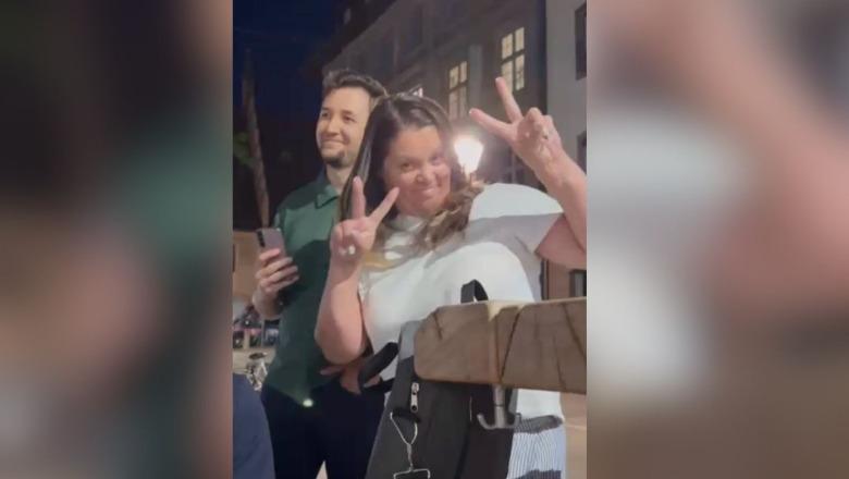 Njëri me kamera e tjetri me dy gishtat lart, Balla publikon foton: Sorrat që na çoi Berisha te hoteli në Strasburg! Njëri me kamera e tjetri me dy gishtat lart, Balla publikon foton: Sorrat që na çoi Berisha te hoteli në Strasburg!
