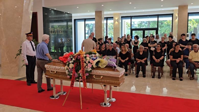 U shua në moshën 78-vjeçare, i jepet lamtumira e fundit ikonës së humorit Todi Llupi U shua në moshën 78-vjeçare, i jepet lamtumira e fundit ikonës së humorit Todi Llupi