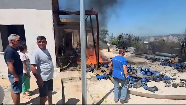 Zjarri në Drizë/ Flakët prekin ujësjellësin, digjet baza materiale në linjat e furnizimit Zjarri në Drizë/ Flakët prekin ujësjellësin, digjet baza materiale në linjat e furnizimit